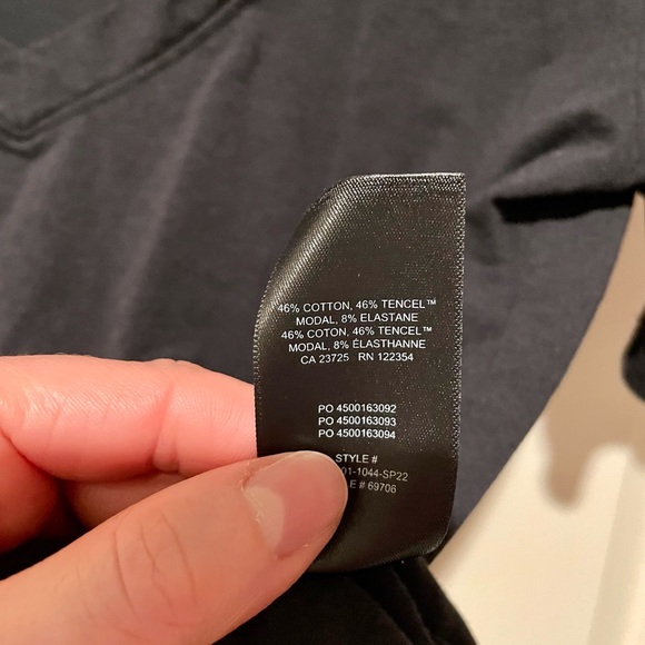 Aritzia The Group by Babaton V Neck Tee XS EUC Black - Picture 3 of 5